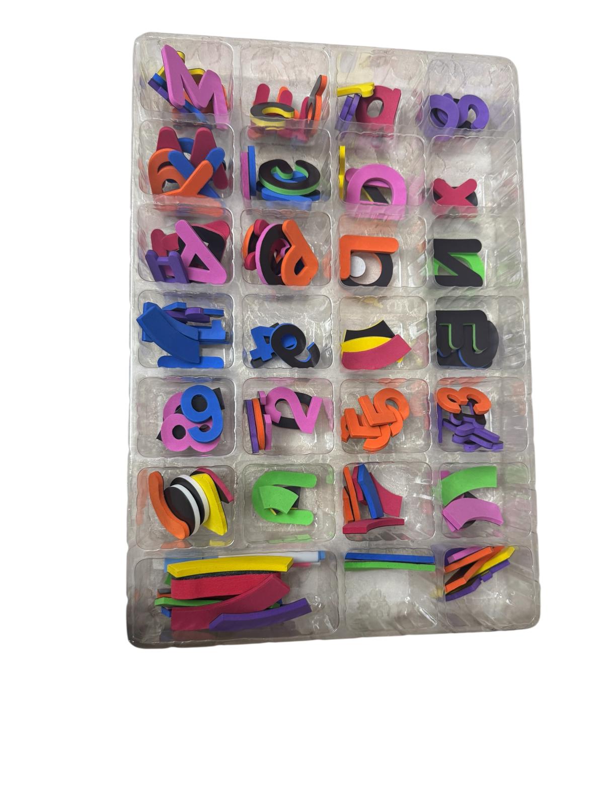 Set educativ Puzzle Magnetic cu tablă – Litere, cifre și forme – 3+ ani